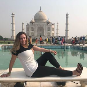 Meet your Posher, Adriana